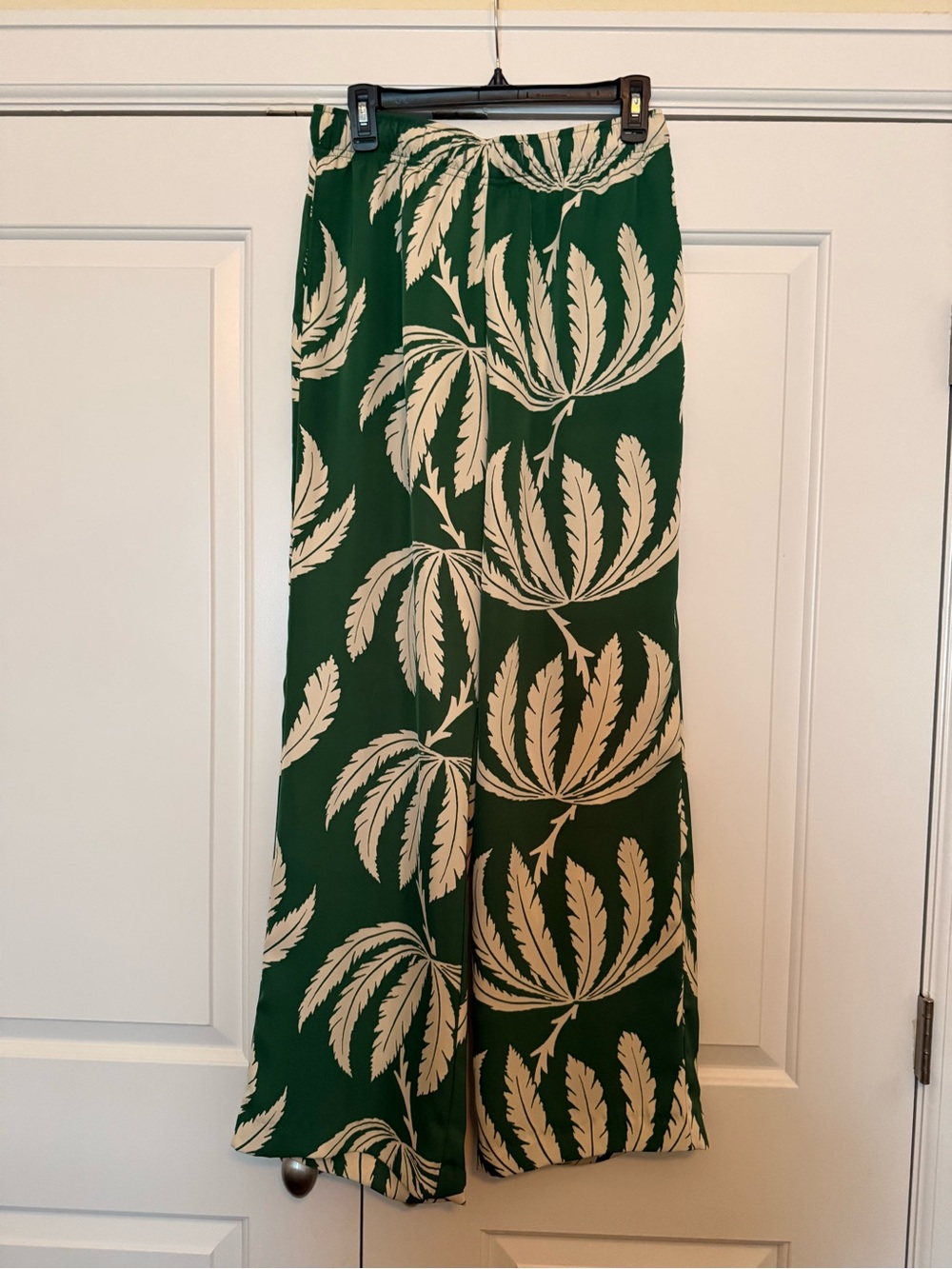 H&M Dark Green Maxi Skirt with Cream Palm Print with pockets